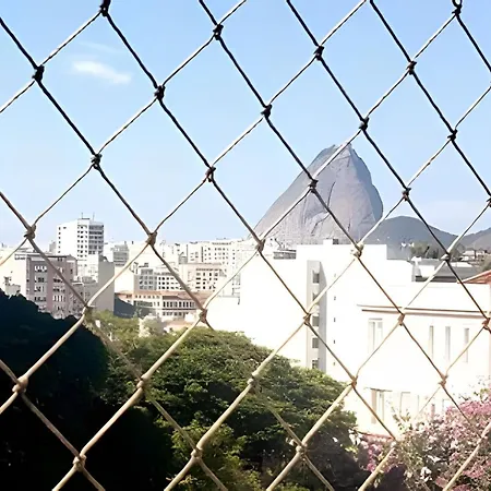 Apartamentos em Laranjeiras: Seu Refúgio Urbano com Piscina e Academia-2